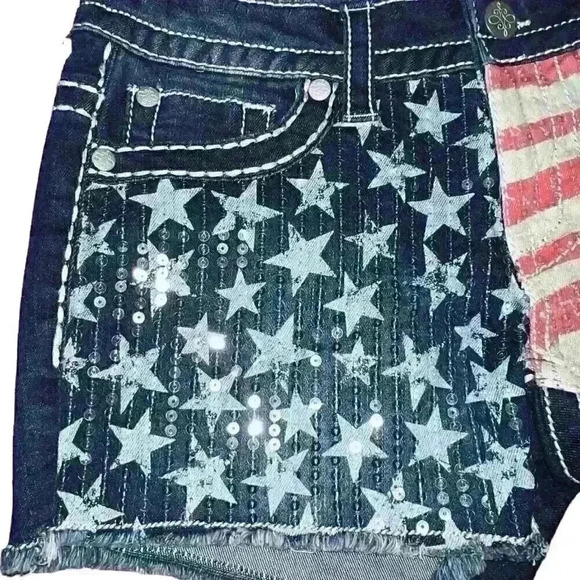 Love Fire Denim Size 6 Mid Rise Midi American Flag Shorts Patriotic Sequins - Picture 4 of 10